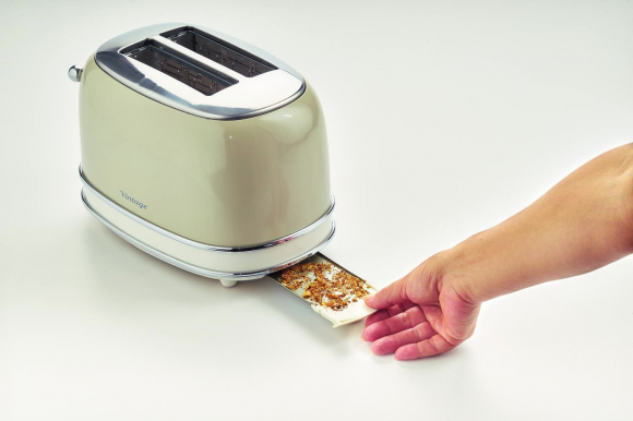 155/ 13 Vintage Toaster Cream