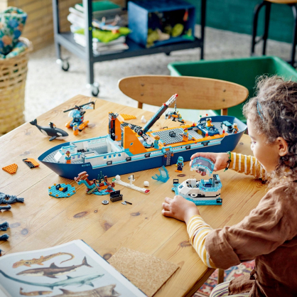 Arctic Explorer Ship 60368
