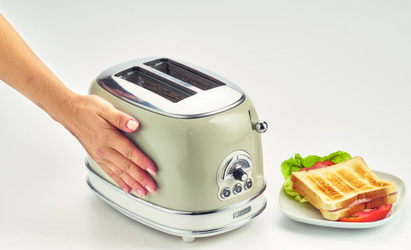 155/ 13 Vintage Toaster Cream