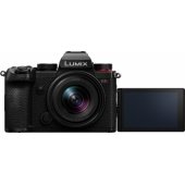 Lumix S5D + S-R1840 F/ 4.5-6.3 KIT