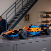 McLaren Formula 1 Race Car 42141