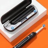 R2 Electric toothbrush x8 brushes / travel case / cable Black